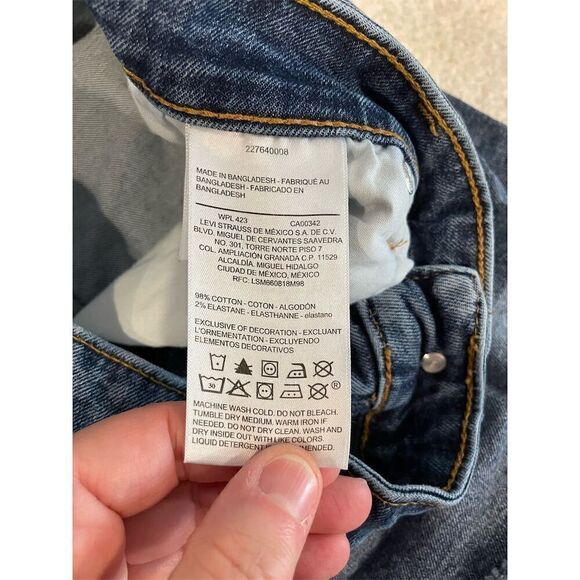 DENIZEN Levi's Women's High Rise Cut-Off Denim Shorts W30 Blue Distressed - Picture 10 of 11